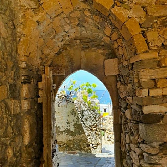 KASTRO: PICTURESQUE QUARTER IN CHORA!