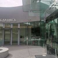 จิบกาแฟชื่อดังที่คาเฟ่%ARABICA ศูนย์สิริกิติ์