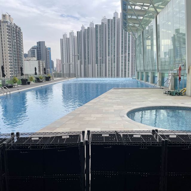 一年四季室內泳池🏊🏼‍♀️室外泳池就在這裏🏊🏻‍♂️