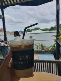 คาเฟ่ริมแม่น้ำเจ้าพระยา • VIVI The Coffee Place •