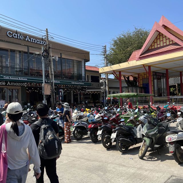 ท่าเรือหน้าบ้าน จุดเช็คอินที่แรกเมื่อมาถึงเกาะล้าน