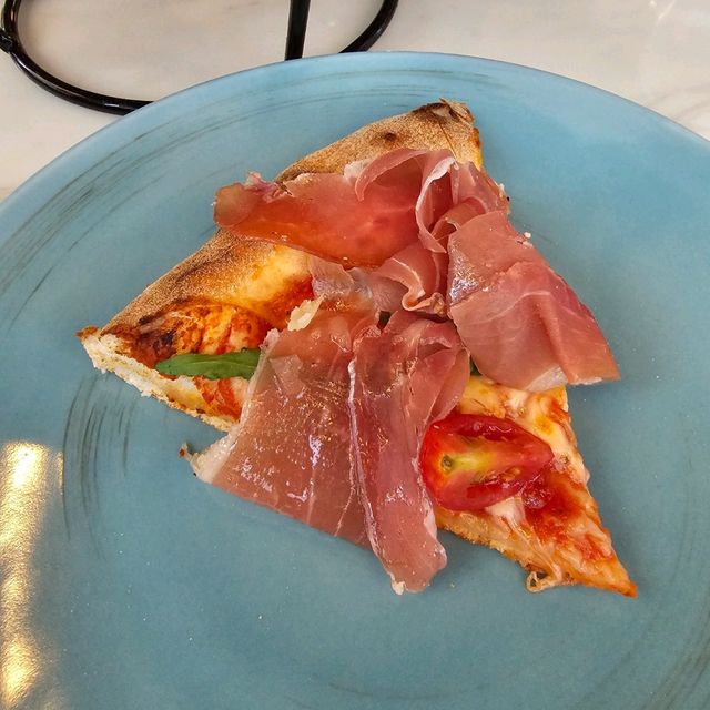 出色的自製pizza和Tiramisu