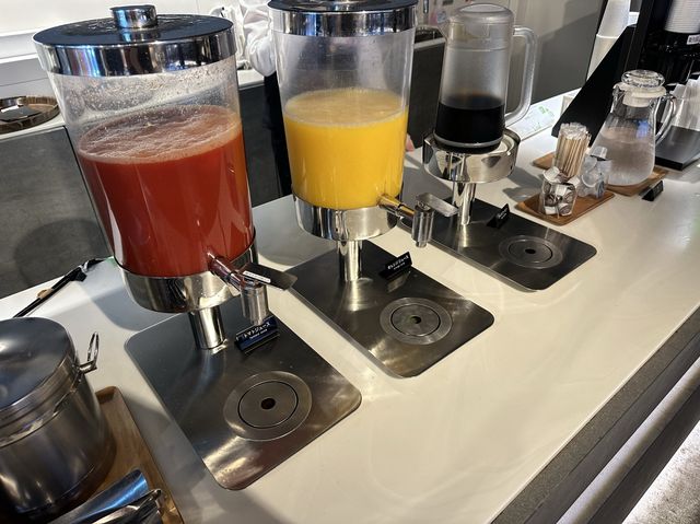 東京・羽田空港。第1ターミナル(南ウイング)保安検査場内の有料ラウンジ『POWER LOUNGE SOUTH 』