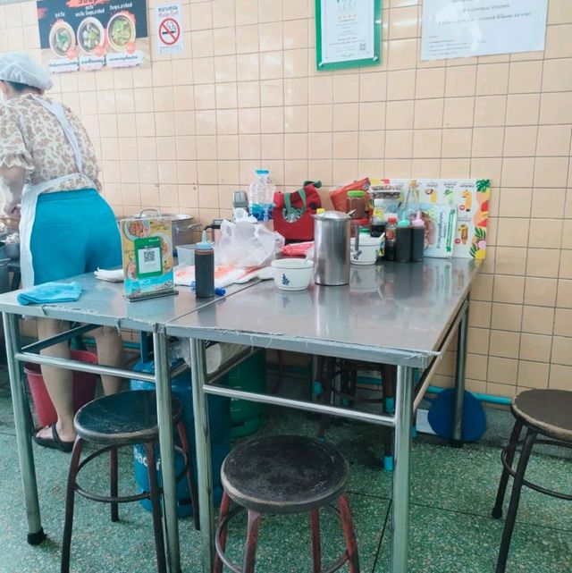 ร้านสีมรกต ข้าวหมูแดง ร้านเด็ดเยาวราช