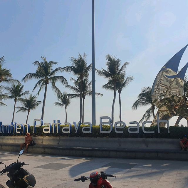 ชายหาดพัทยา สวยสะอาดตาน่าไปเที่ยว