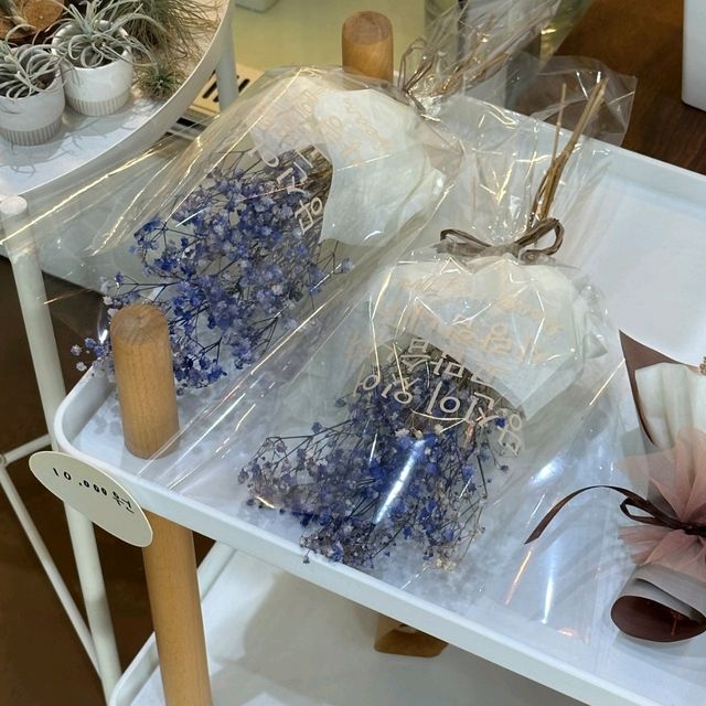 꽃가루를 날려 ☕️도 즐겨♡