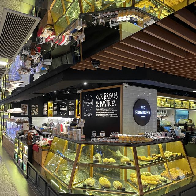 Mandarin Gallery - a more upscale shopping ma