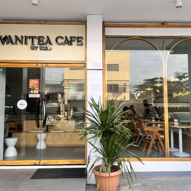 Feed your vanity at Vanitea Cafe