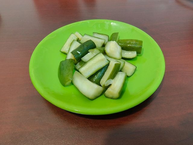 高雄三民-颱風天30元青菜很大盤🌿玉順牛肉麵|（好吃大碗CP高）