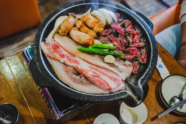 ร้านไส้ย่างเกาหลี ในฮงแด เกาหลีใต้