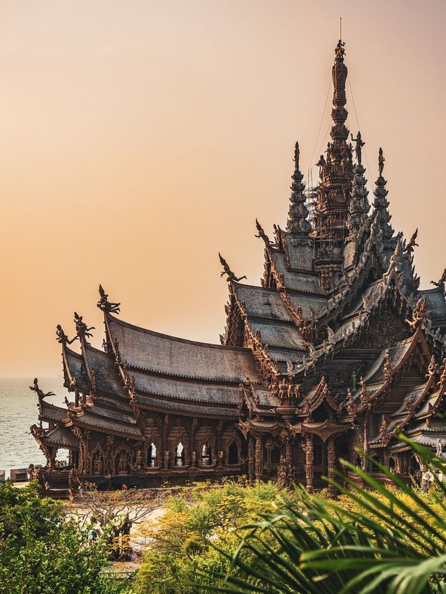 泰國文化之旅｜永不完工的木雕寺廟——芭達雅真理寺🪵