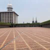 ここは必見　ジャカルタ最大のモスク【イスティクラル大モスク】