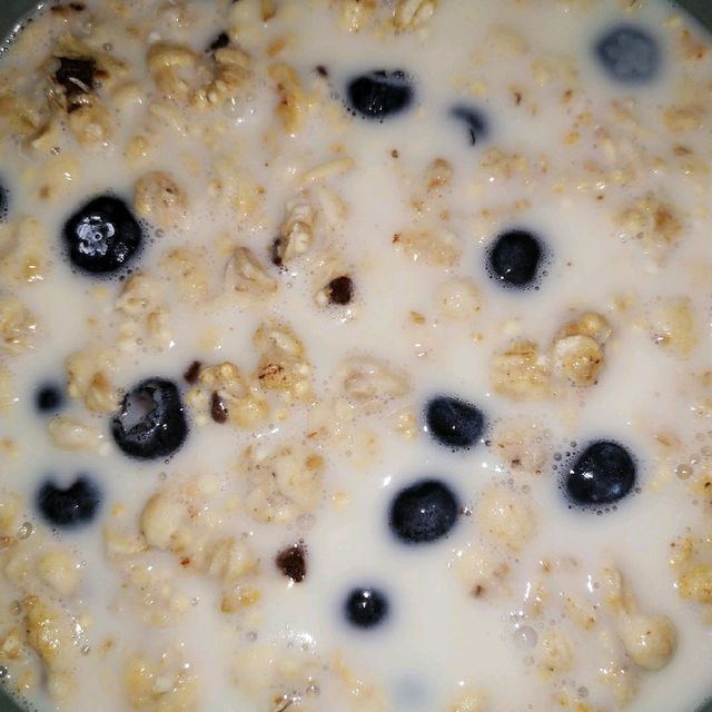 LOVELY MUESLI BREAKFAST!