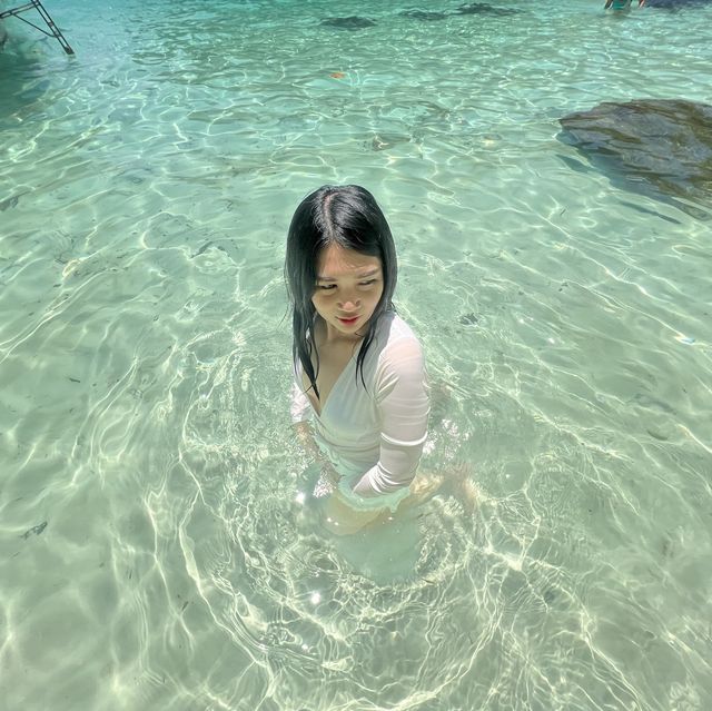 เล่นน้ำที่อ่าวโละซามะ น้ำใสอะไรเบอร์นี้