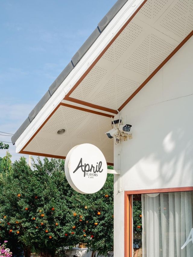 April Flavors cafe 🍊🏠