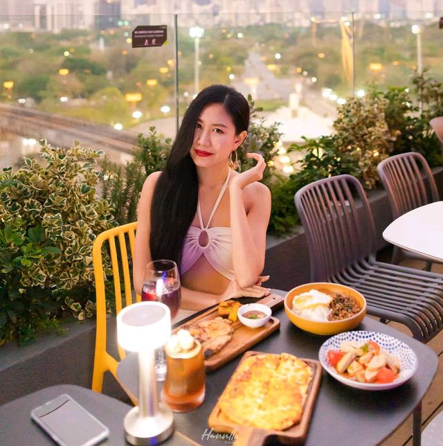 ดินเนอร์บนรูฟท็อปบาร์ใจกลางกรุง วิวสวยมาก