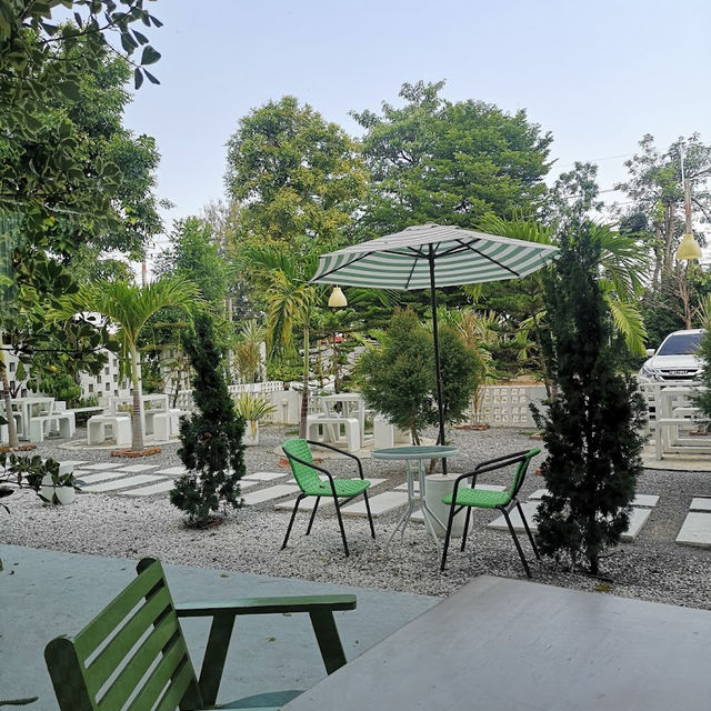 Khajee Cafe & Eatery ขจี คาเฟ่ หัวหิน
