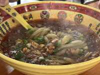 澎湖美食-牛肉麵-兩個番茄