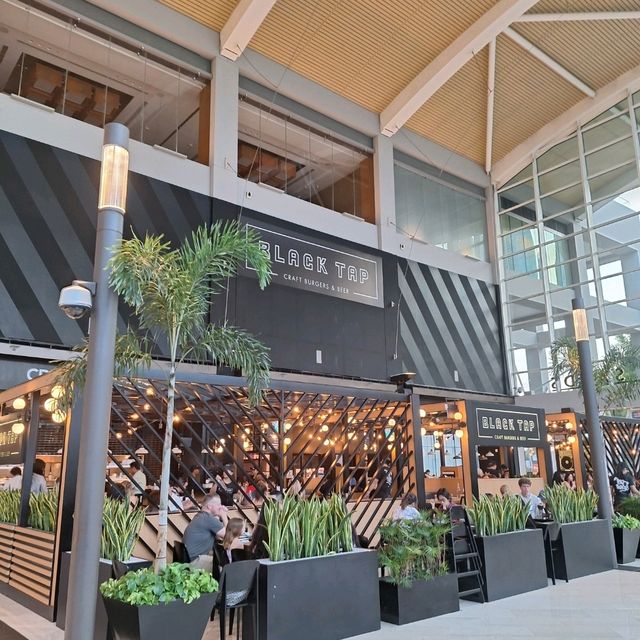 Black Tap Craft Burgers and Beers 🍔