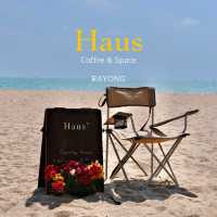 Haus coffee&space คาเฟ่ vibe ดี ริมหาดแหลมเจริญ 