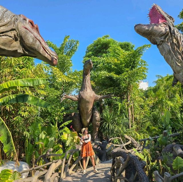 Dino Park Phuket Mini-golf ที่มาในตีม Jurassic 