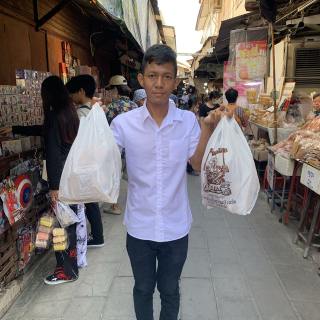 ชมตลาดเก่าช็อปกันเพลิน