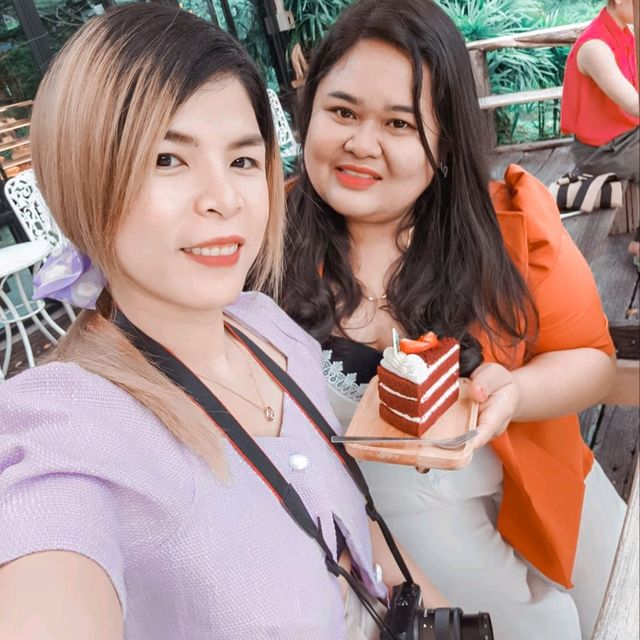 คาเฟ่แนวธรรมชาติวิวภูเขาบรรยากาศร่มรื่น 