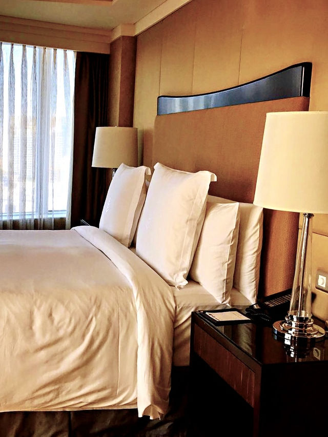 โรงแรม 🏨 หรูบนย่านธุรกิจแต่สงบและน่าพักผ่อน 