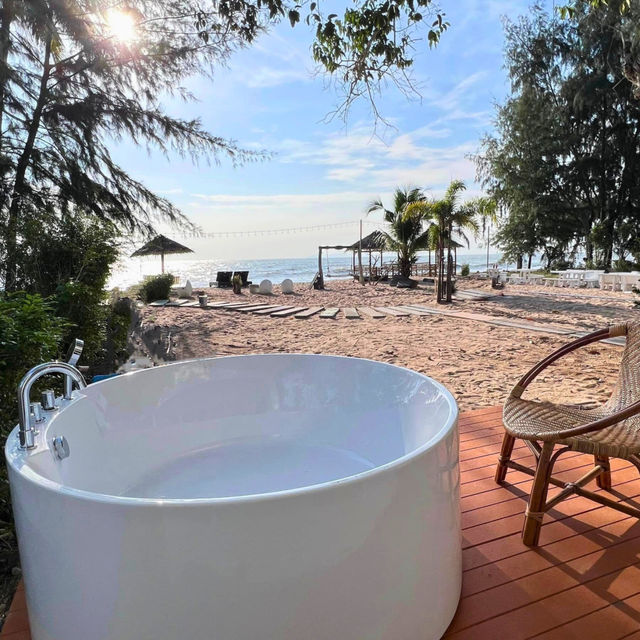 📌 Warm Beach Resort