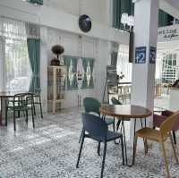 คาเฟ่ของผู้รักการอ่าน Book Addicts cafe and more