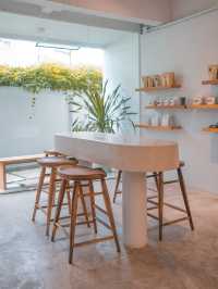 Sync Coffee bar & Roastery คาเฟ่มินิมอลย่านกมลา