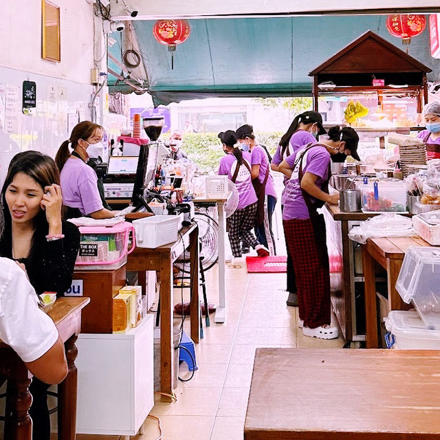 泰國曼谷 不經意的美味船麵 Zaew Noodle แซว ก๋วยเตี๋ยวลูกชิ้นปลา