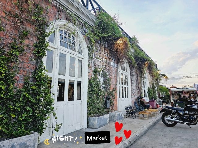 ตลาดนัดรถไฟศรีนครินทร์ Train Night Market