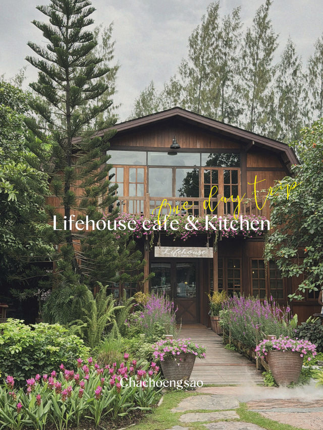 Lifehouse Cafe & Kitchen 🏡🚪🪑