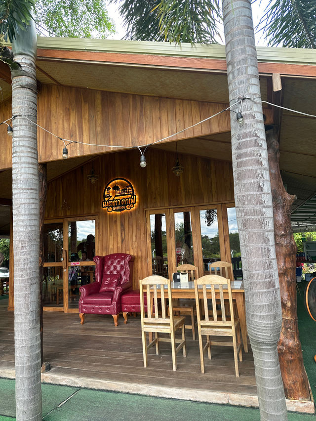 เมตตา คาเฟ่ ร้านอาหารกลางนา เต่างอยสกลนคร