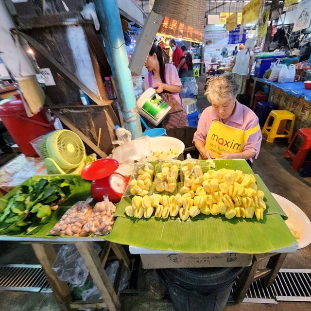 ตลาดเช้าประตูเชียงใหม่ 🌅