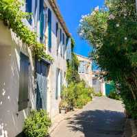 Strolling Through La Couarde’s Storybook Streets🇫🇷