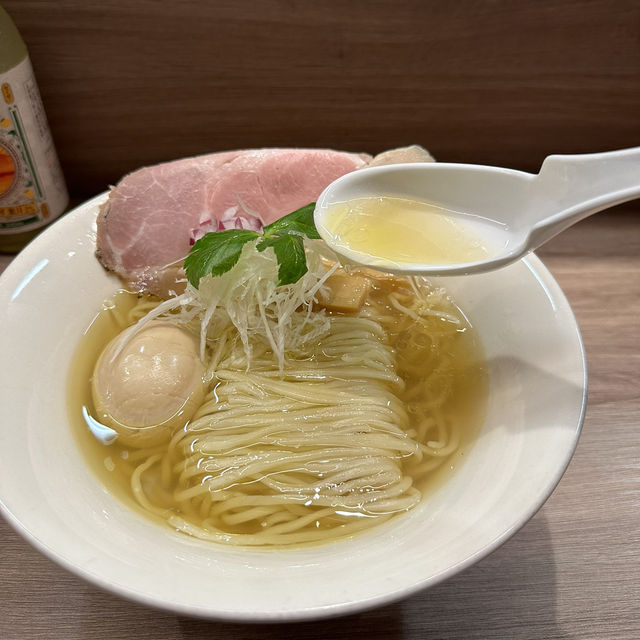 太子拉麵界新貴．泡沫系豚雞白湯