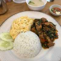 สมเกียรติ ร้านก๋วยเตี๋ยวไก่ตุ๋นเปิดใหม่ย่านสวนดอก