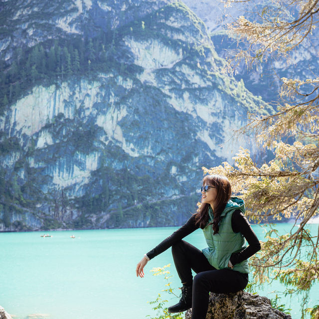 🇮🇹 A crystal blue lake-Lago di Braies