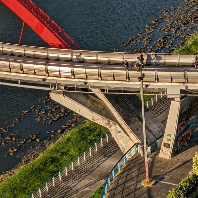風景超美的台北松山彩虹橋/左岸河濱公園 風景超美的台北松山彩虹橋/左岸河濱公園