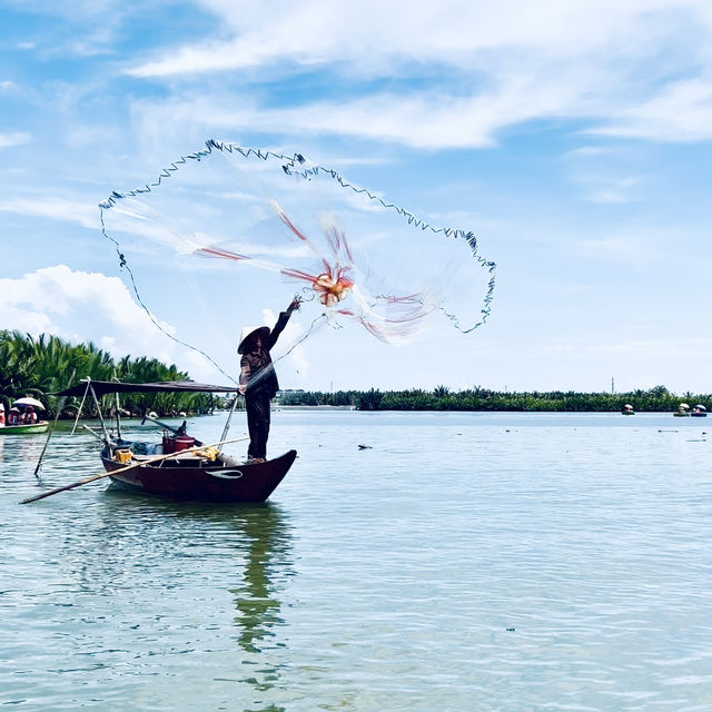 Enjoyable and unique ride on basket boat and get spinned