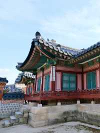 ใบไม้เปลี่ยนสีที่ Gyeongbokgung Palace 