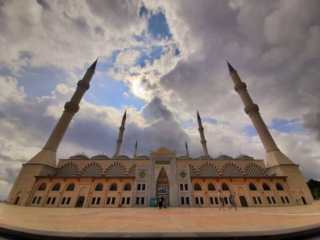 Çamlıca Camii 恰姆勒加清真寺🕌- 土耳其伊斯坦布爾最大最美的清真寺，適合打卡拍照📸