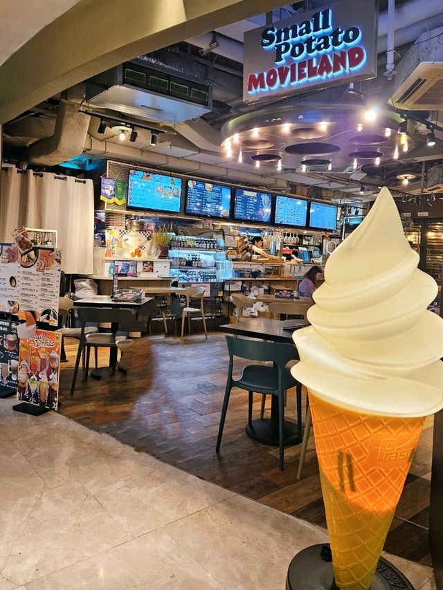 「薯仔屋電影餐廳：優惠套餐，價格實惠！」
