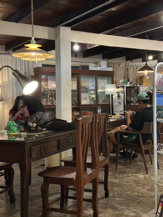 Cafe.small Talk | คาเฟ่ลับลพบุรี