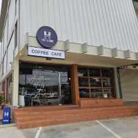 HALF A HUND COFFEE CAFE