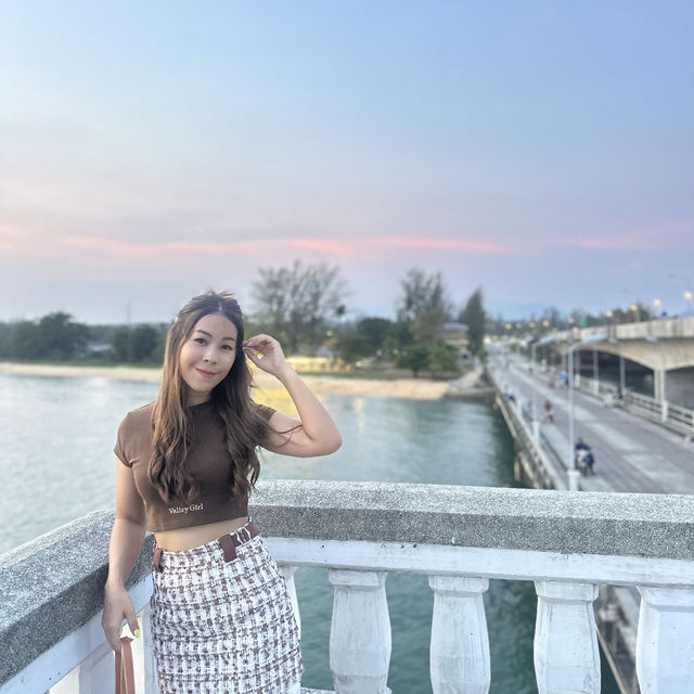 จุดชมวิวพระอาทิตย์ตกสะพานรักสารสิน