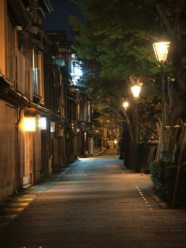 【石川】夜が更ける時間帯からの散策がおすすめ‼️薄暗い町屋街で風情を堪能🥰