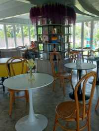 ศรีสรรค์ คาเฟ่ขนมไทย ในเพชรบุรี
